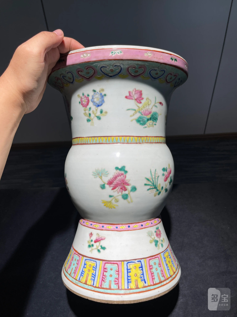清晚期 粉彩花卉纹花觚一对 - 图12